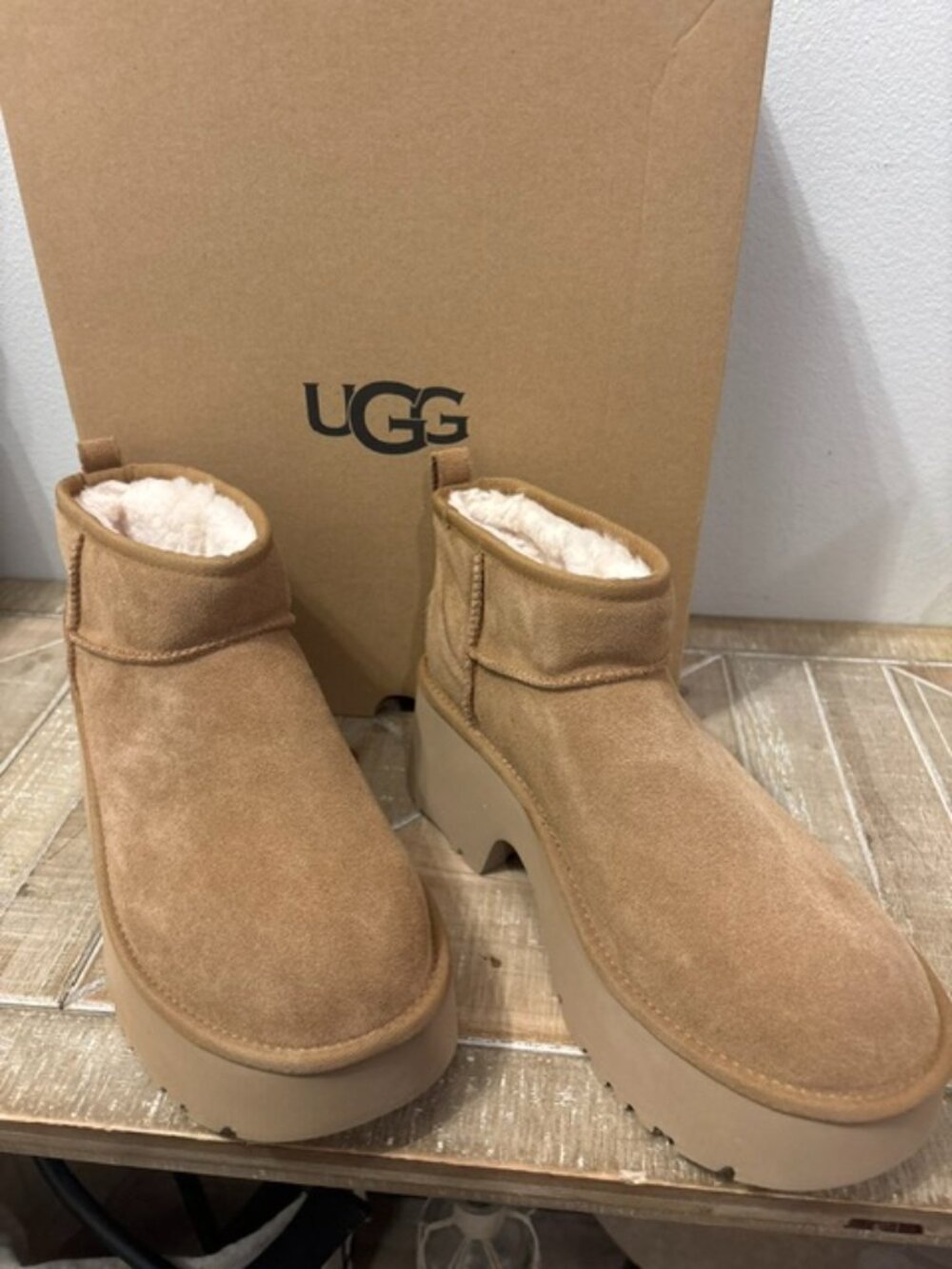 NEW UGG Classic Ultra Mini New Heights Platform Boots in Chestnut